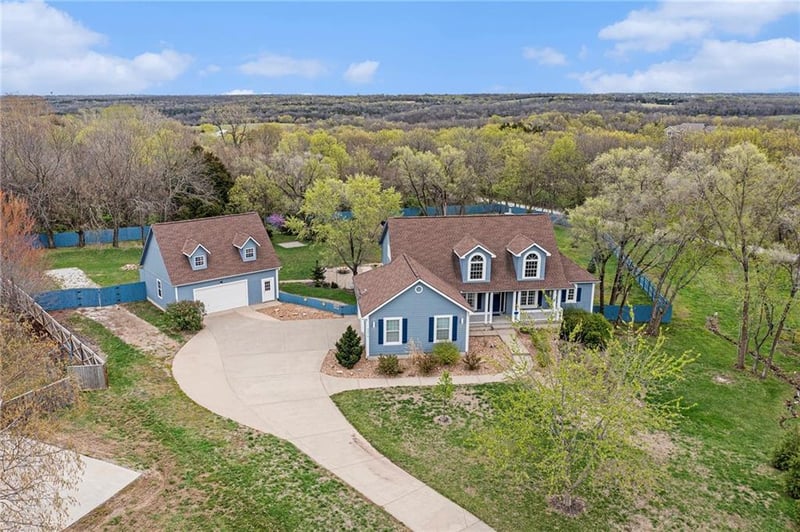 9875 Pin Oak Cir, De Soto, KS 66018