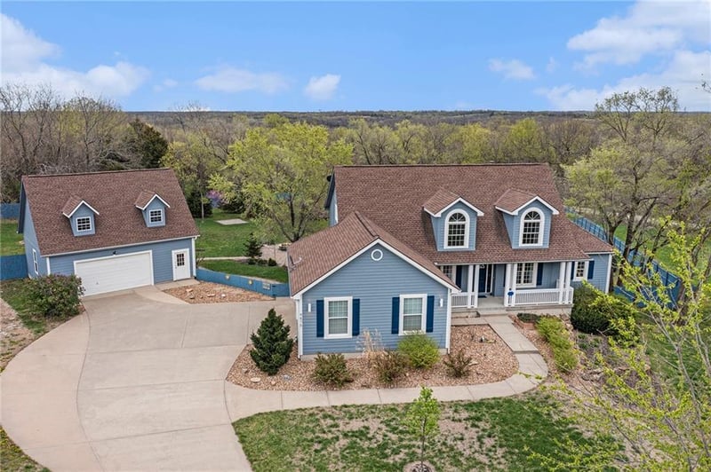 9875 Pin Oak Cir, De Soto, KS 66018