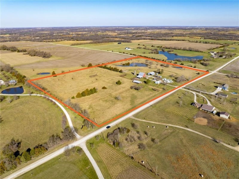 137 E 1400th Rd, Baldwin City, KS 66006