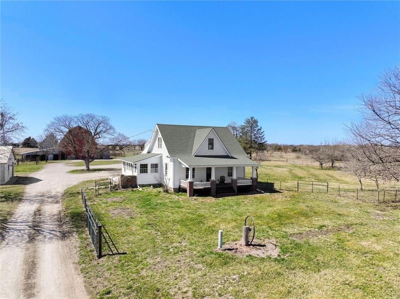 137 E 1400th Rd, Baldwin City, KS 66006