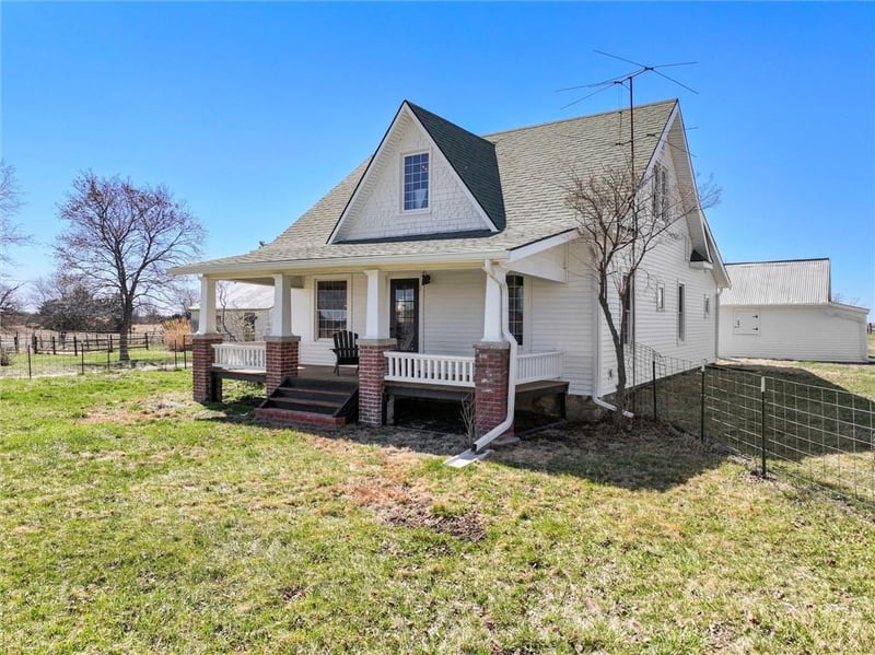 137 E 1400th Rd, Baldwin City, KS 66006