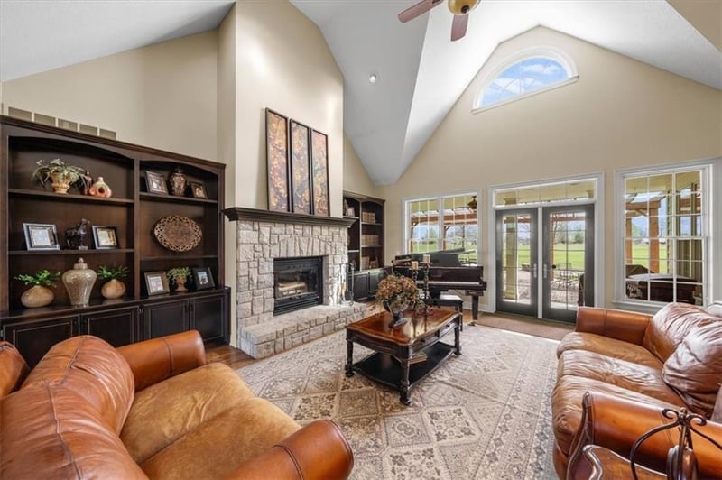 15701 Henry Andrews Dr, Pleasant Hill, MO 64080