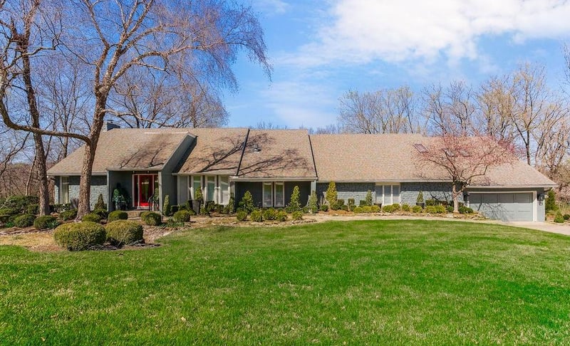 550 W Mohawk St, Lake Quivira, KS 66217