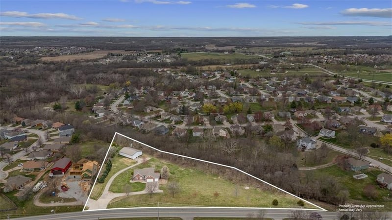 13370 Running Horse Rd, Platte City, MO 64079