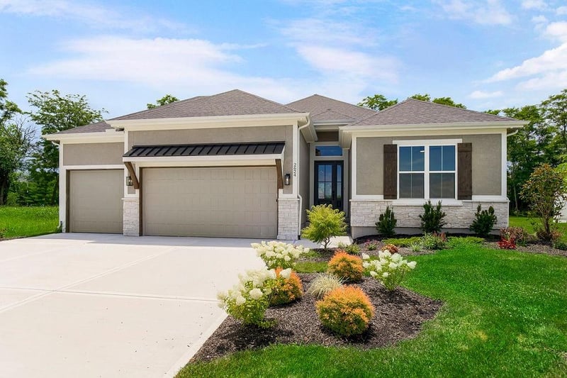 2624 Woodland Oak Dr, Lee's Summit, MO 64086