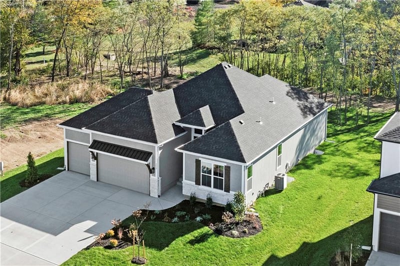2624 Woodland Oak Dr, Lee's Summit, MO 64086