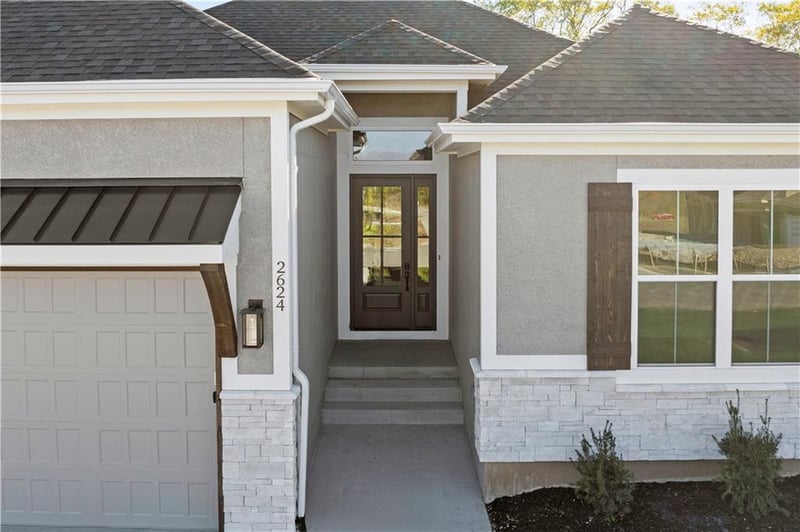 2624 Woodland Oak Dr, Lee's Summit, MO 64086