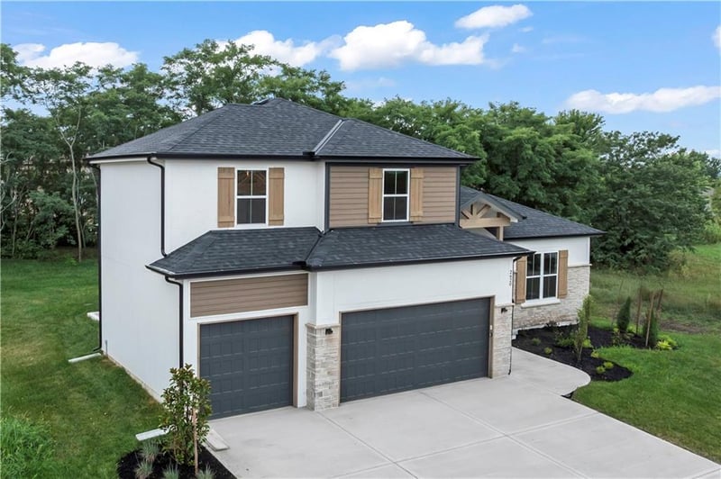2620 Woodland Oak Dr, Lee's Summit, MO 64086