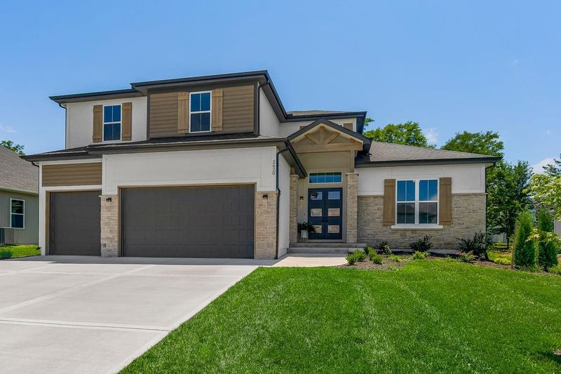 2620 Woodland Oak Dr, Lee's Summit, MO 64086