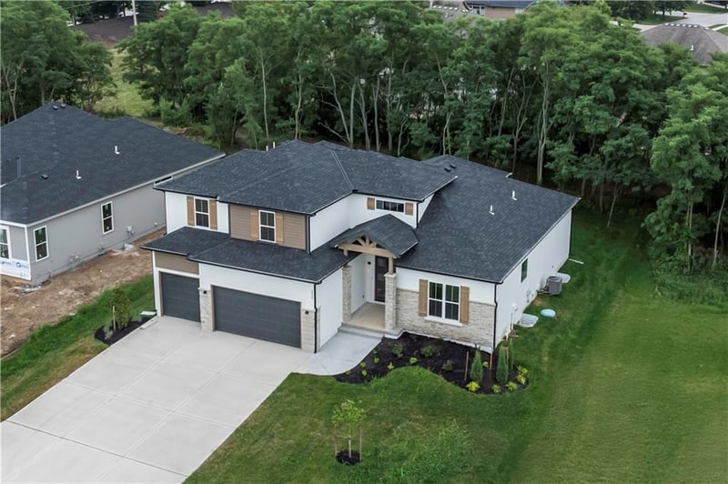 2620 Woodland Oak Dr, Lee's Summit, MO 64086