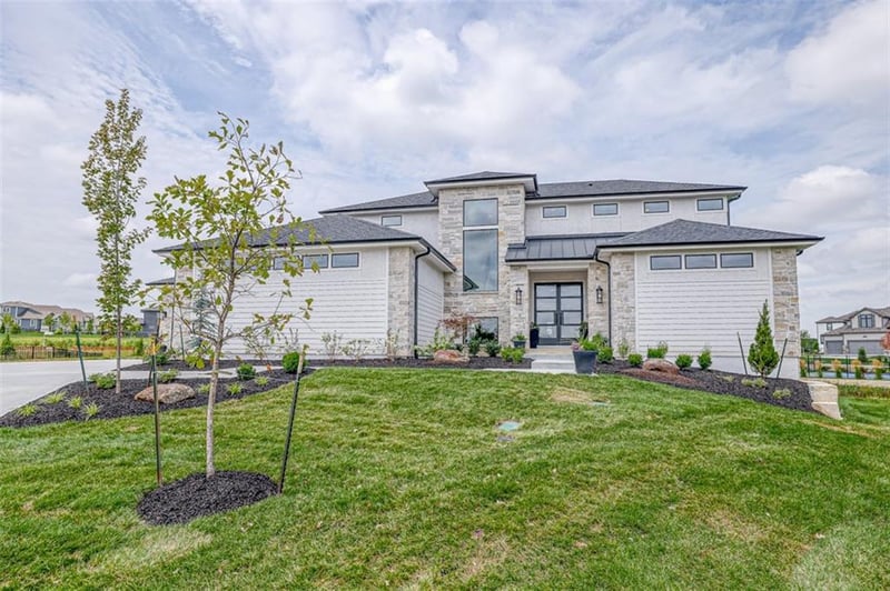 17108 Oakmont St, Overland Park, KS 66221