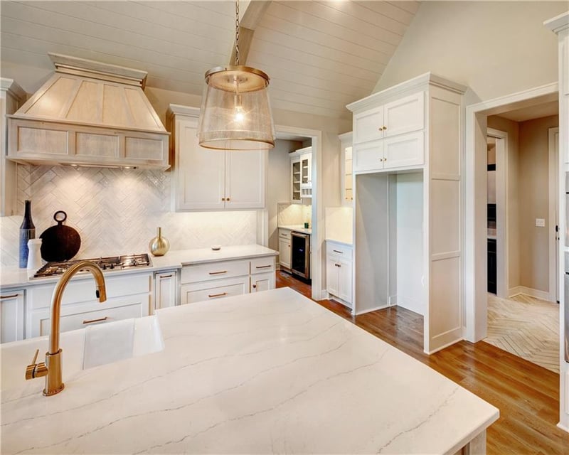 17033 Parkhill St, Overland Park, KS 66221