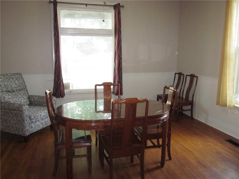 1202 8th St, St Joseph, MO 64501