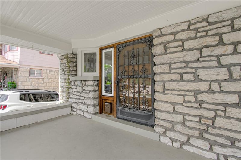 3008 Linwood Blvd, Kansas City, MO 64128