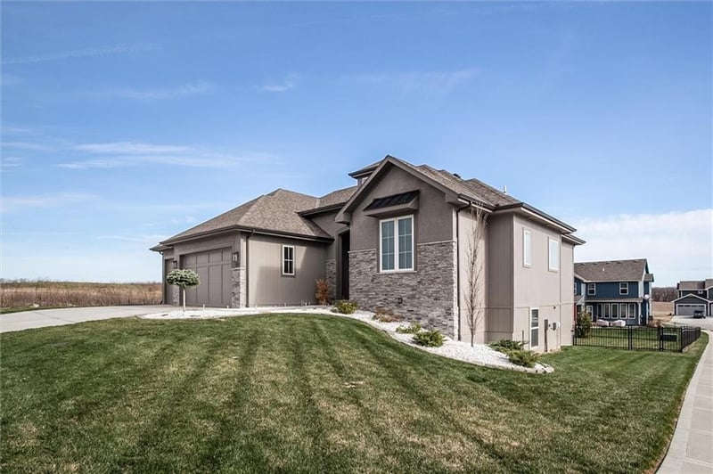 7962 NE 76th Pl, Kansas City, MO 64158