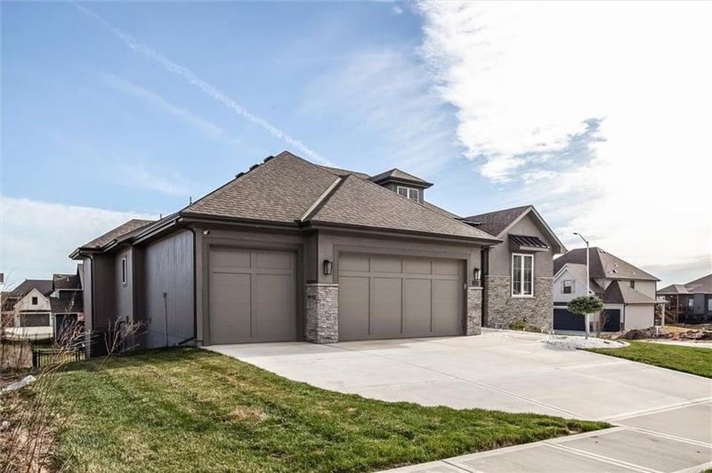 7962 NE 76th Pl, Kansas City, MO 64158