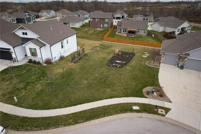 3724 NW 96th Ct, Kansas City, MO 64154