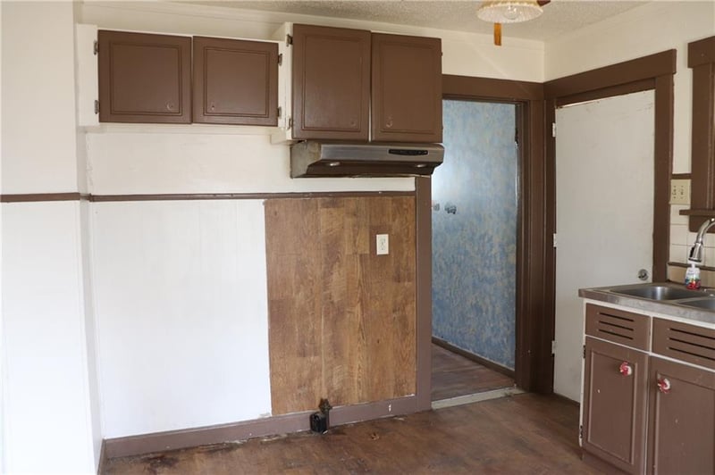 2612 SE Kentucky Ave, Topeka, KS 66605