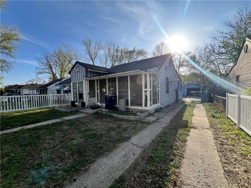 338 Topping Ave, Kansas City, MO 64123