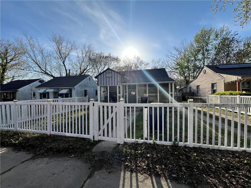 338 Topping Ave, Kansas City, MO 64123