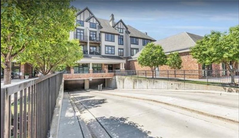 10511 Mission Rd #210, Leawood, KS 66206