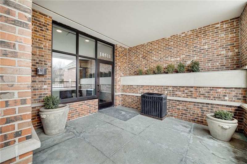 10511 Mission Rd #210, Leawood, KS 66206