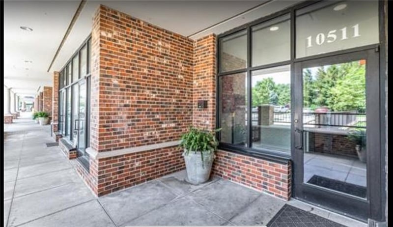 10511 Mission Rd #210, Leawood, KS 66206