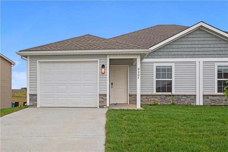 9308 N Lenox St, Kansas City, MO 64154