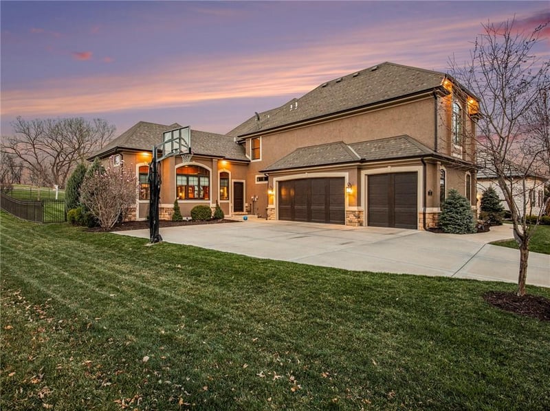 8541 N Donnelly Ave, Kansas City, MO 64157