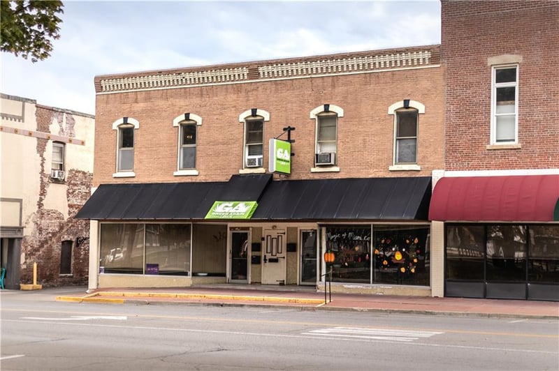 10 Silver St, Paola, KS 66071