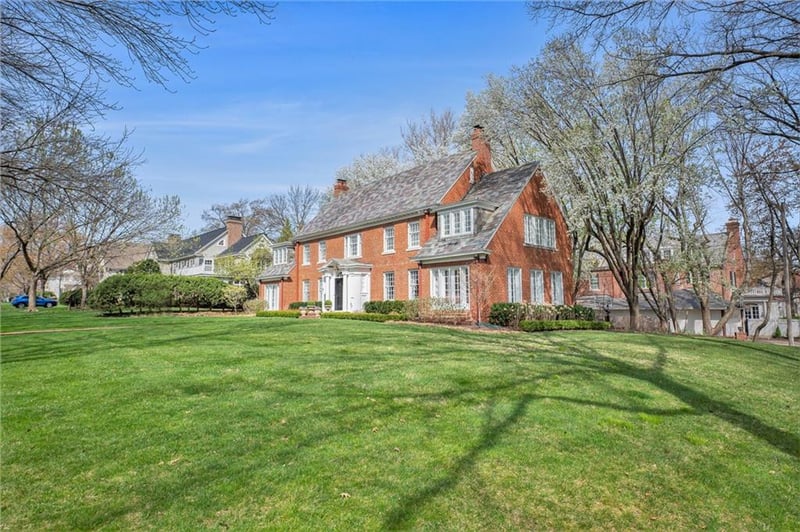 800 W 57 Ter, Kansas City, MO 64113