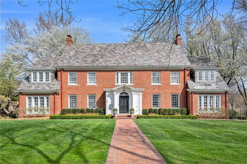 800 W 57 Ter, Kansas City, MO 64113