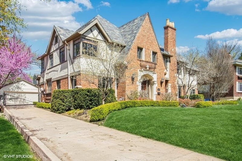 1230 Huntington Rd, Kansas City, MO 64113