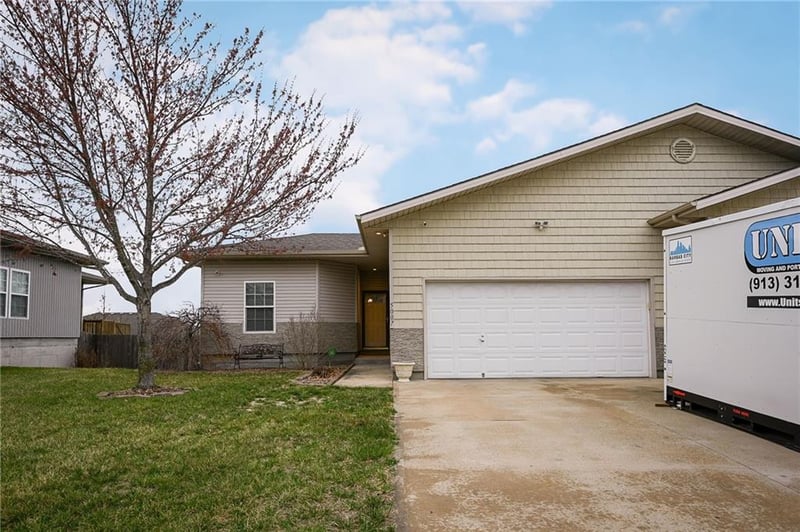 5007 Breckenridge Ave, Kansas City, MO 64136