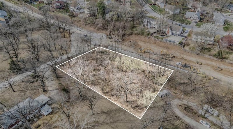 8001 Green Hills Rd, Kansas City, MO 64151