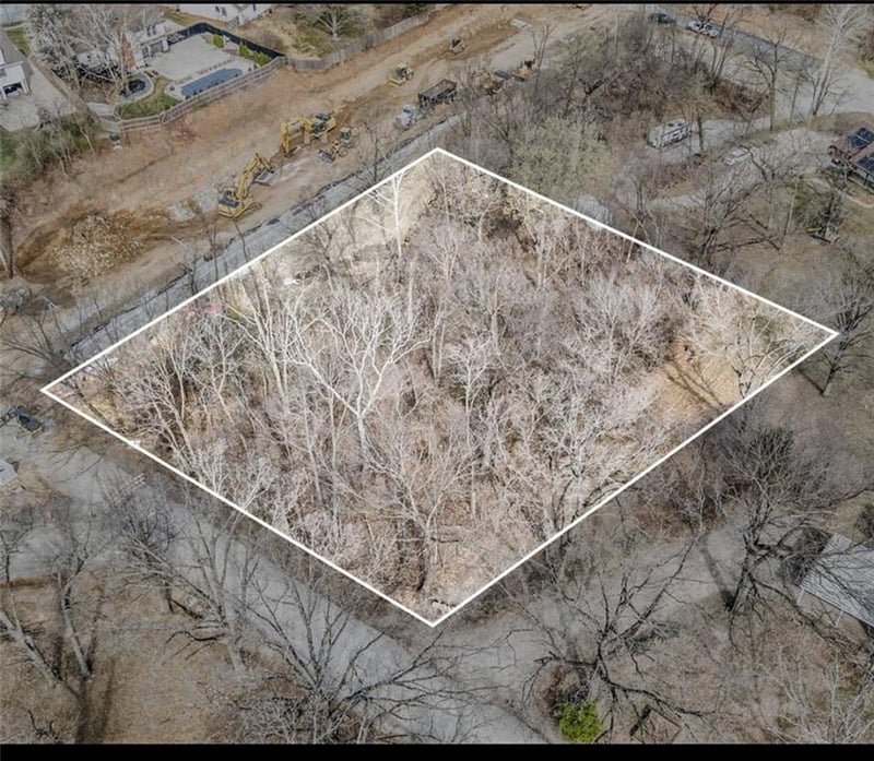 8001 Green Hills Rd, Kansas City, MO 64151