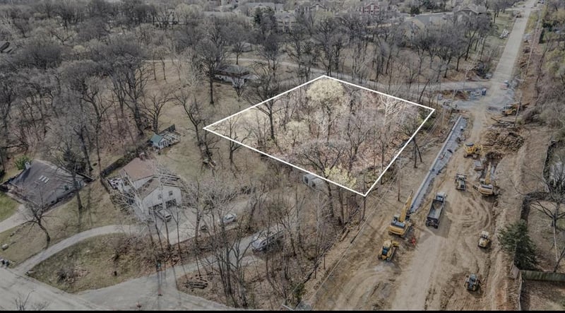 8001 Green Hills Rd, Kansas City, MO 64151