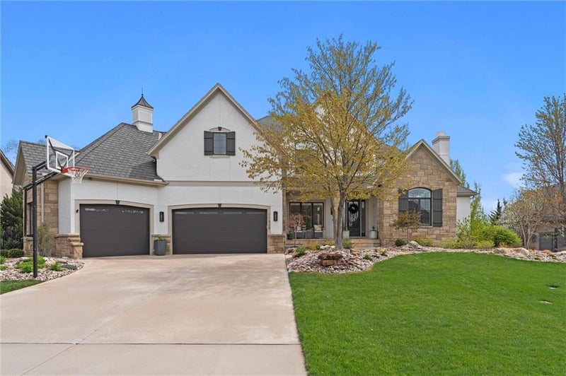 11329 W 160th St, Overland Park, KS 66221