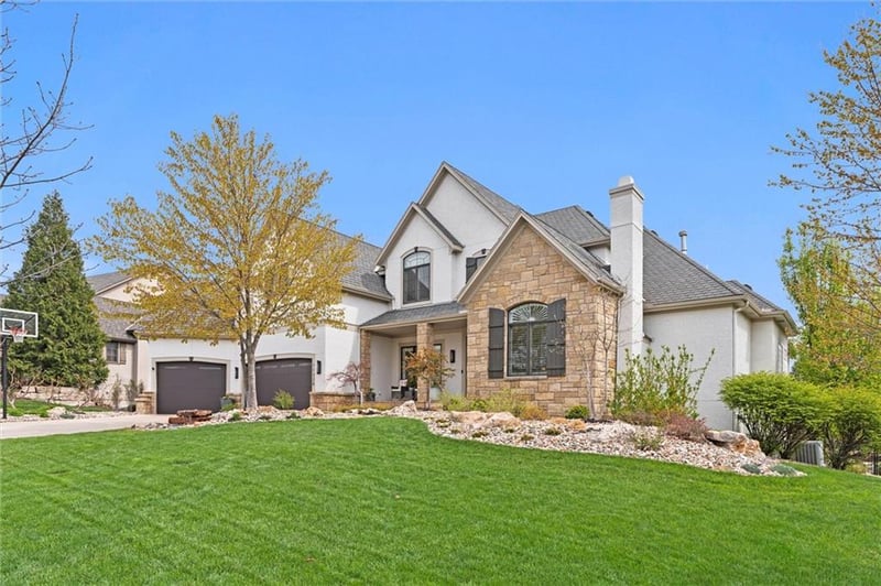 11329 W 160th St, Overland Park, KS 66221