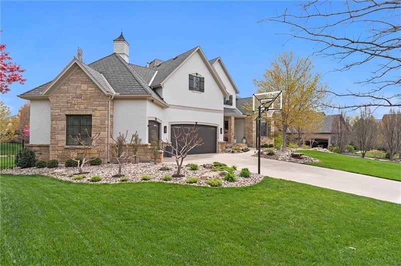 11329 W 160th St, Overland Park, KS 66221