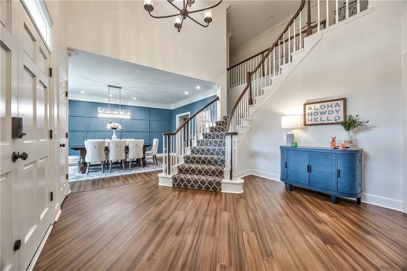 700 White Oak Ln, Gladstone, MO 64116