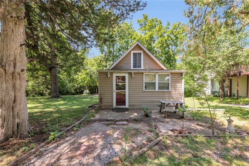8836 N Main St, Kansas City, MO 64155