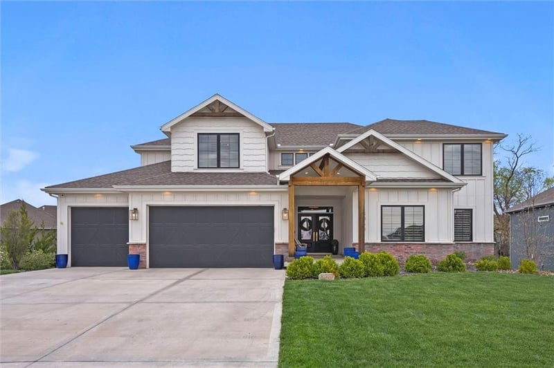 18050 N Peach Blossom Dr, Platte City, MO 64079