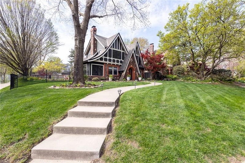 1201 W 71st Ter, Kansas City, MO 64114