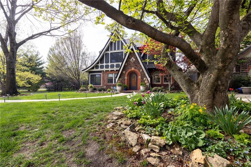1201 W 71st Ter, Kansas City, MO 64114