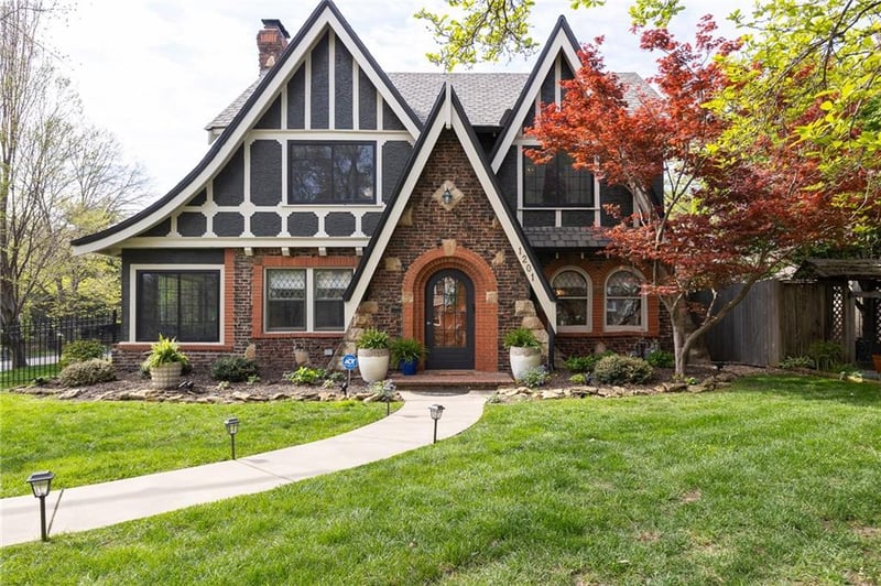 1201 W 71st Ter, Kansas City, MO 64114