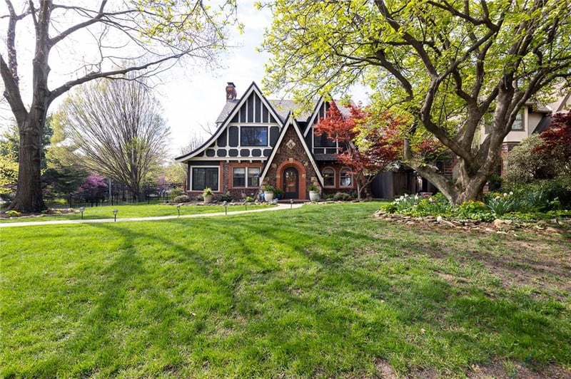 1201 W 71st Ter, Kansas City, MO 64114