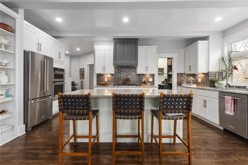 1401 Woodbury Ln, Liberty, MO 64068