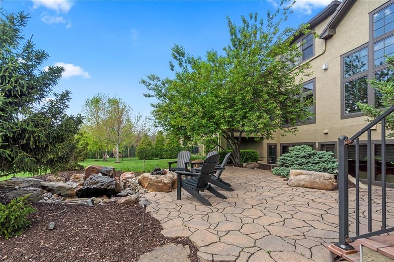 11515 W 159th Ter, Overland Park, KS 66221