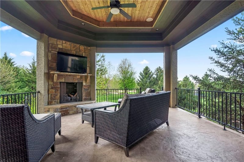 11515 W 159th Ter, Overland Park, KS 66221